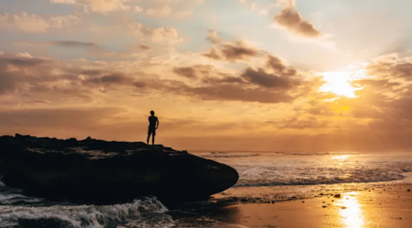 8 Pantai Sunset di Bali yang Cocok untuk Menikmati Senja, Suasananya Romantis Banget! 10