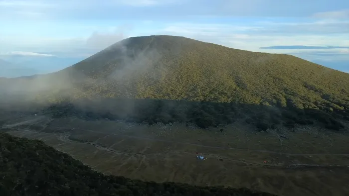 7 Gunung Tertinggi di Jawa Barat, dari Ciremai ke Pangrango 10