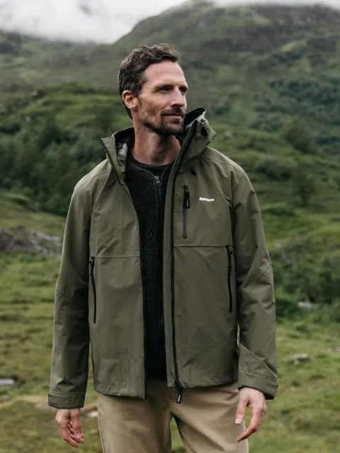 10 Rekomendasi Outfit ke Gunung Biar Nyaman Sampai Puncak 13 outfit jaket waterproof untuk siasati suhu dingin di gunung dan gerimis
