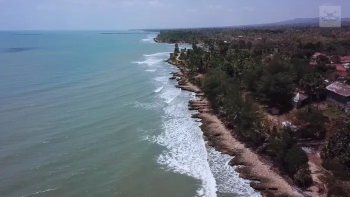 10 Pantai di Madura yang Cantik, Enggak Kalah Sama Bali 18