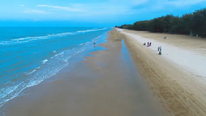 10 Pantai di Madura yang Cantik, Enggak Kalah Sama Bali 20