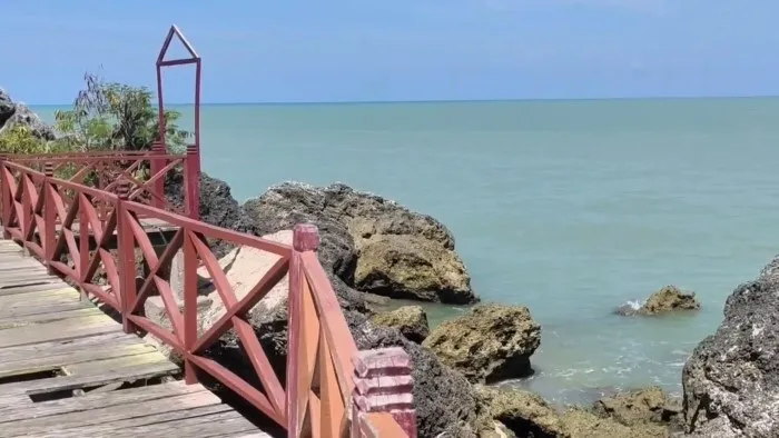 10 Pantai di Madura yang Cantik, Enggak Kalah Sama Bali 17