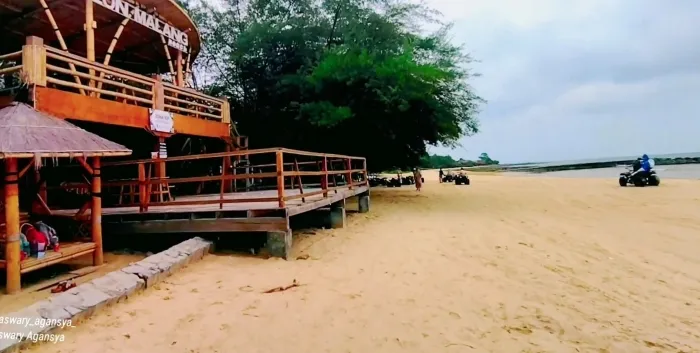 10 Pantai di Madura yang Cantik, Enggak Kalah Sama Bali 21