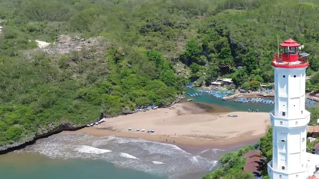 10 Rekomendasi Pantai Pasir Putih di Jogja yang Indah 16