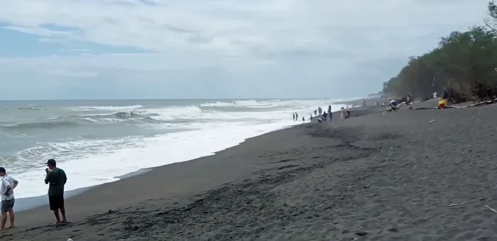 10 Rekomendasi Pantai Pasir Putih di Jogja yang Indah 26