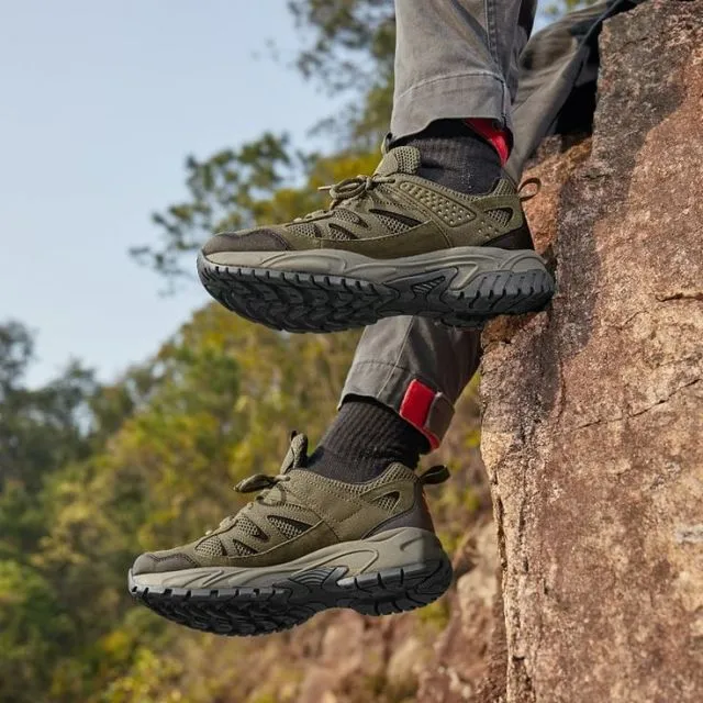 10 Rekomendasi Outfit ke Gunung Biar Nyaman Sampai Puncak 17 sepatu hiking anti slip
