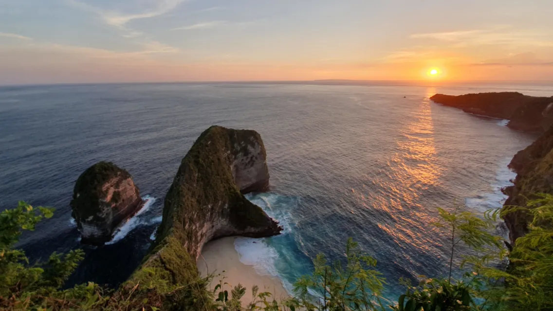 8 Pantai Sunset di Bali yang Cocok untuk Menikmati Senja, Suasananya Romantis Banget! 11
