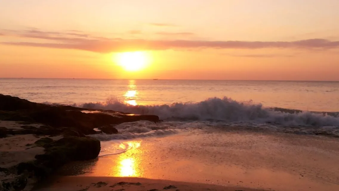 8 Pantai Sunset di Bali yang Cocok untuk Menikmati Senja, Suasananya Romantis Banget! 12