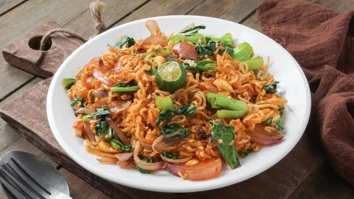 15 Menu Natal Sederhana yang Enak dan Mudah Dibuat, Cobain Yuk! 43 bakmi goreng gurih menu sederhana saat natal