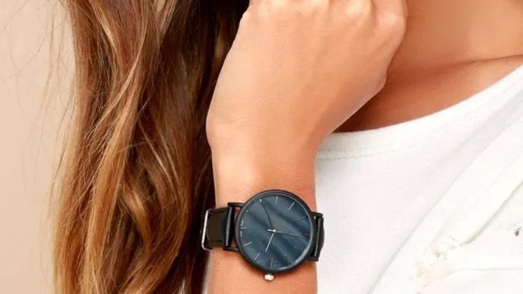 Warna Jam Tangan yang Cocok untuk Kulit Sawo Matang, Artis Juga Pake! 30