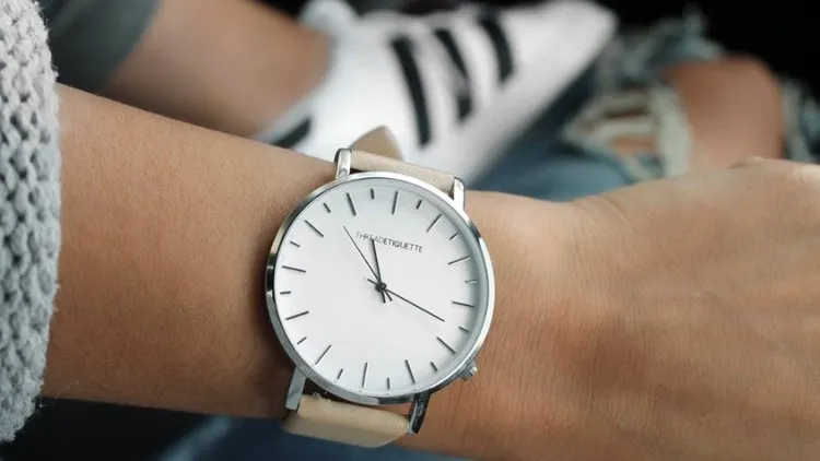 Warna Jam Tangan yang Cocok untuk Kulit Sawo Matang, Artis Juga Pake! 24