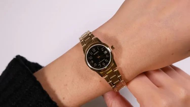 Warna Jam Tangan yang Cocok untuk Kulit Sawo Matang, Artis Juga Pake! 26