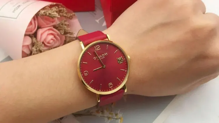 Warna Jam Tangan yang Cocok untuk Kulit Sawo Matang, Artis Juga Pake! 29
