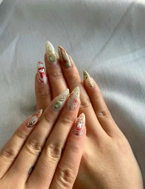 10 Ide Nail Art Imlek yang Estetik, Unik, dan Modern 17