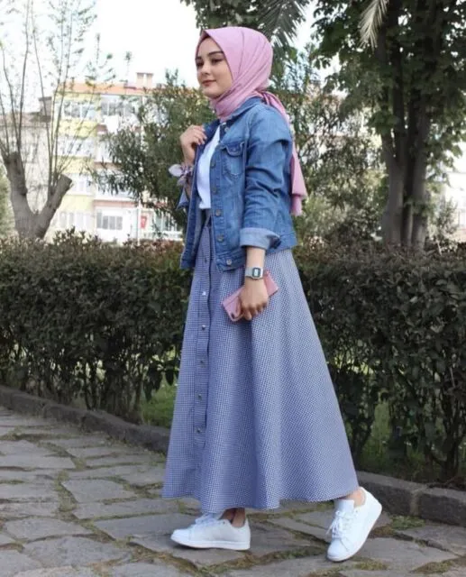 9 Rekomendasi Jilbab yang Cocok untuk Baju Warna Biru 17