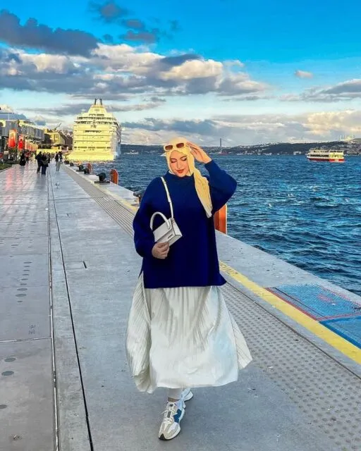 9 Rekomendasi Jilbab yang Cocok untuk Baju Warna Biru 11