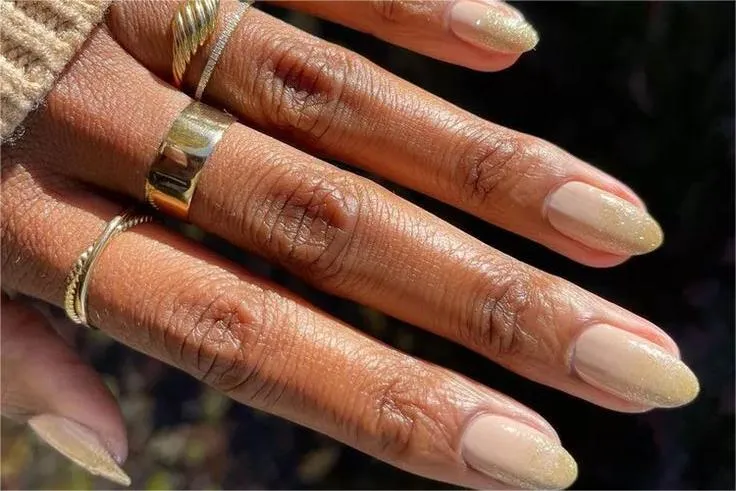 13 Nail Art untuk Kulit Sawo Matang, Ada yang Tricky Sampai Anti Gagal 25 nail art cream untuk kulit sawo matang