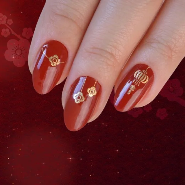 10 Ide Nail Art Imlek yang Estetik, Unik, dan Modern 11 desain nail art yang simple