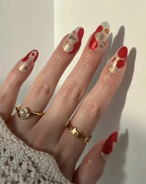 10 Ide Nail Art Imlek yang Estetik, Unik, dan Modern 12