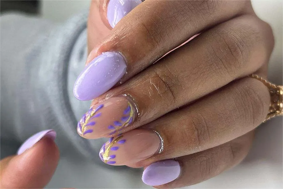 13 Nail Art untuk Kulit Sawo Matang, Ada yang Tricky Sampai Anti Gagal 28 nail art peach and lavender yang cocok untuk kulit sawo matang