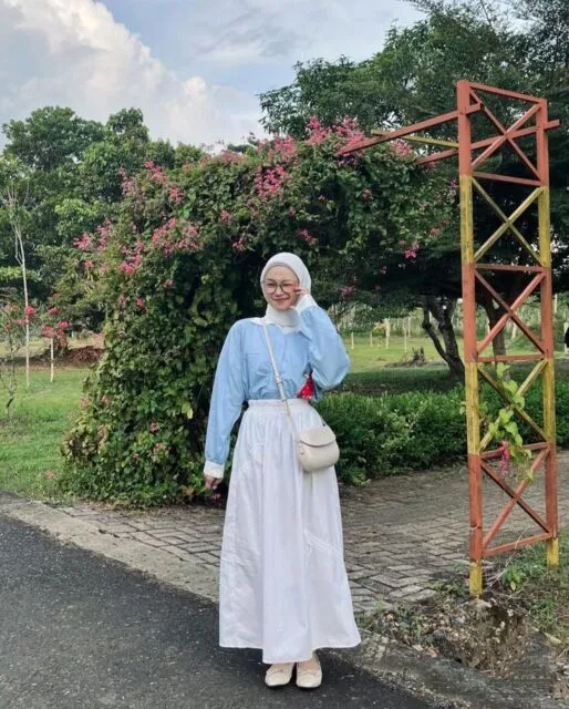 9 Rekomendasi Jilbab yang Cocok untuk Baju Warna Biru 16