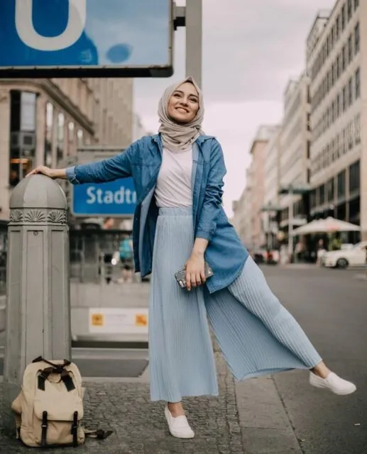 9 Rekomendasi Jilbab yang Cocok untuk Baju Warna Biru 18