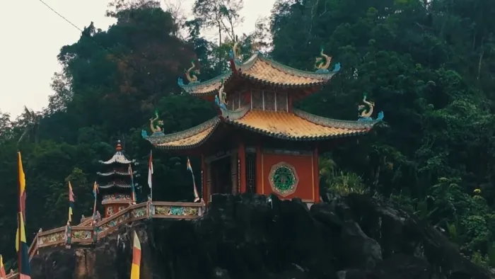 Jelajahi Tempat Wisata Saat Imlek di Indonesia, Suka Festival Meriah atau Suasana Syahdu? 8