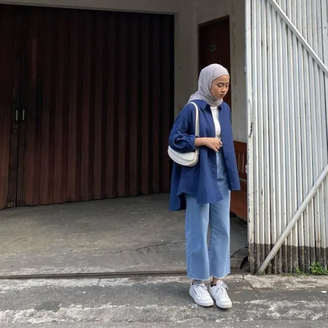 9 Rekomendasi Jilbab yang Cocok untuk Baju Warna Biru 15