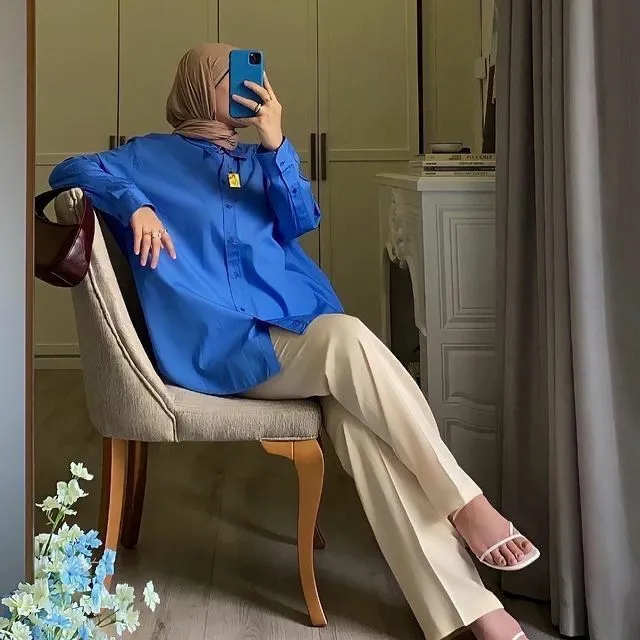 9 Rekomendasi Jilbab yang Cocok untuk Baju Warna Biru 13