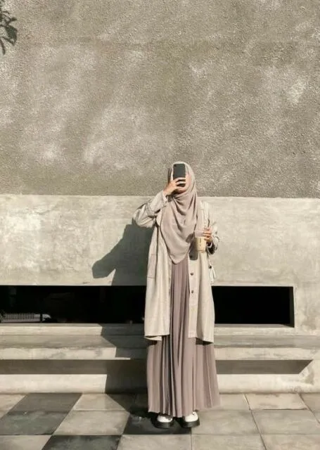 8 Ide Outfit Bukber Hijab Simple dan Elegan, Bikin Penampilan Kamu Lebih Fresh! 14