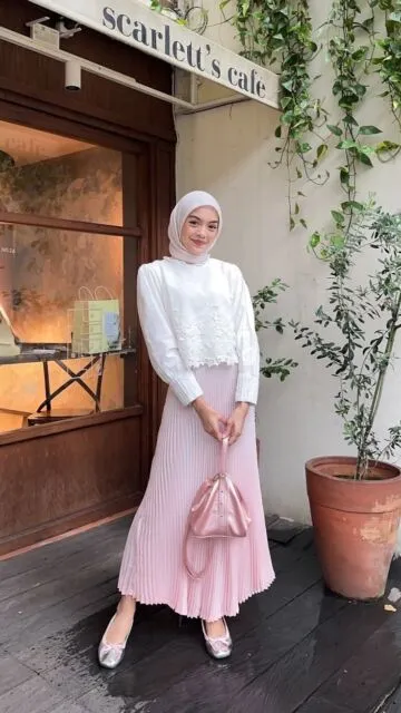 8 Ide Outfit Bukber Hijab Simple dan Elegan, Bikin Penampilan Kamu Lebih Fresh! 9 outfit buat bukber