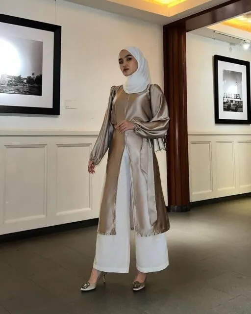 8 Ide Outfit Bukber Hijab Simple dan Elegan, Bikin Penampilan Kamu Lebih Fresh! 10