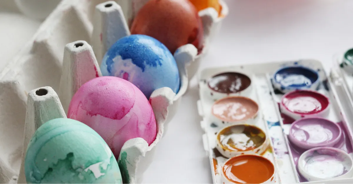 7 Cara Menghias Telur Paskah yang Unik & Kreatif 19 Menghias Telur marmer
