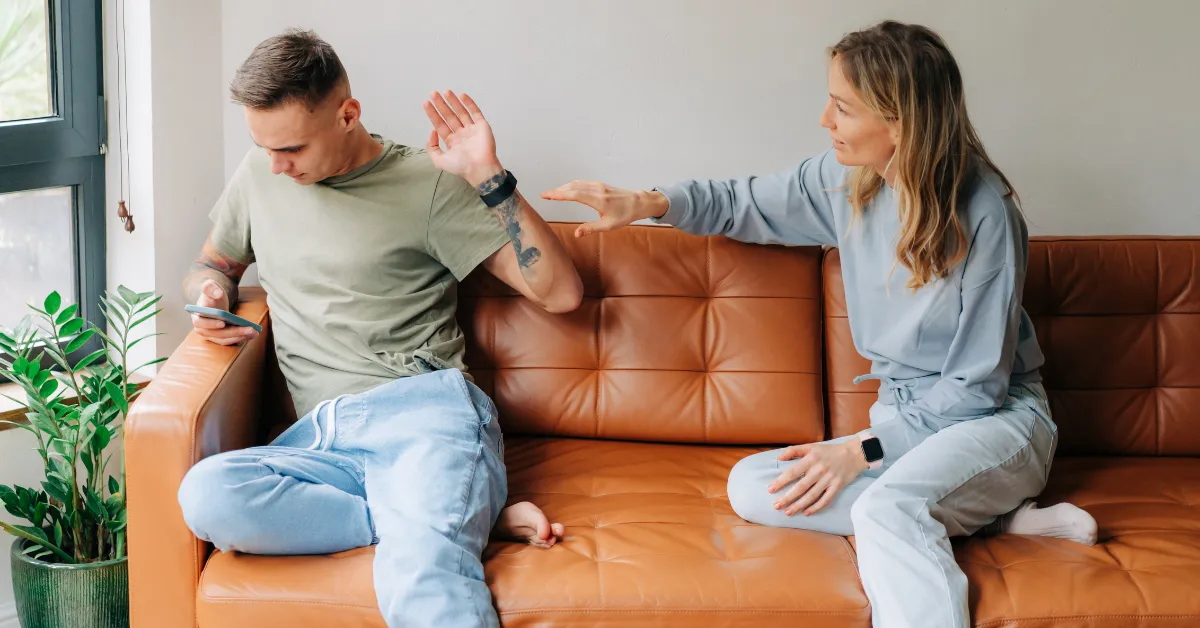 7 Sinyal Bahaya Avoidant Attachment: Kenapa Dia Selalu Menjauh Saat Hubungan Menuju Serius? 8 Avoidant Attachment ciri si penghindar