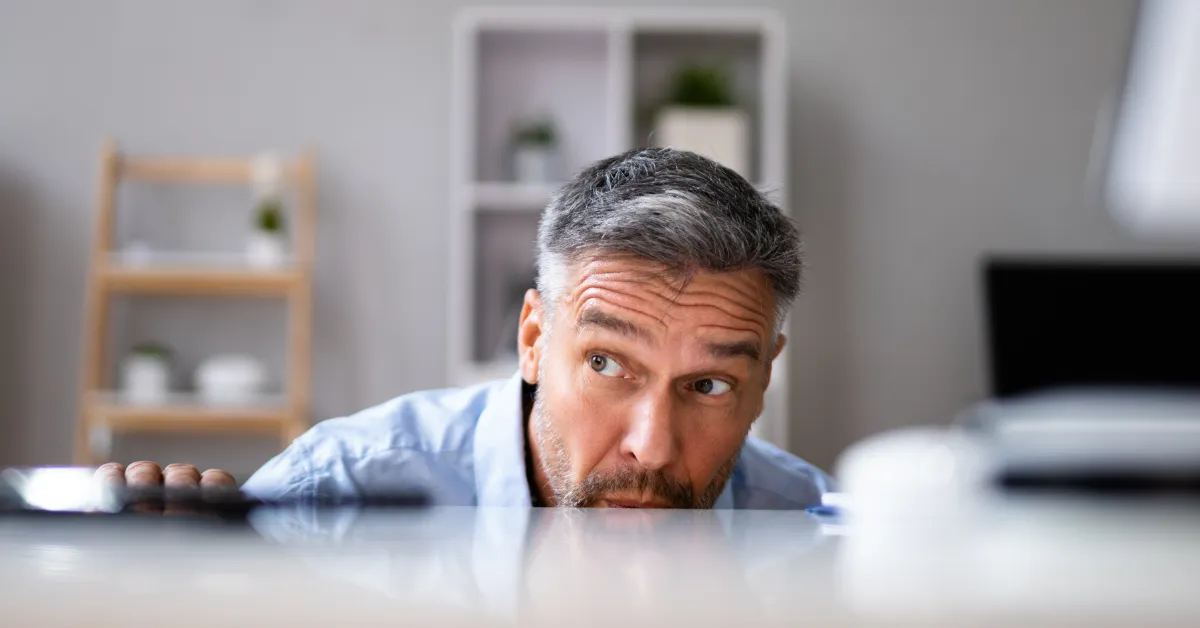 7 Sinyal Bahaya Avoidant Attachment: Kenapa Dia Selalu Menjauh Saat Hubungan Menuju Serius? 10 avoidant attachment si sok sibuk