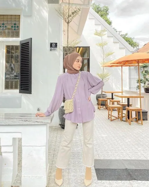 Baju Lilac Cocok dengan Hijab Warna Apa? 10 Mix and Match Ini Bikin Kamu Tampil Stylish! 16