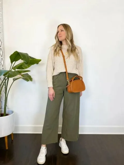 9 Rekomendasi Warna Baju yang Cocok dengan Celana Hijau, Nggak Pusing Mikirin OOTD Lagi! 14