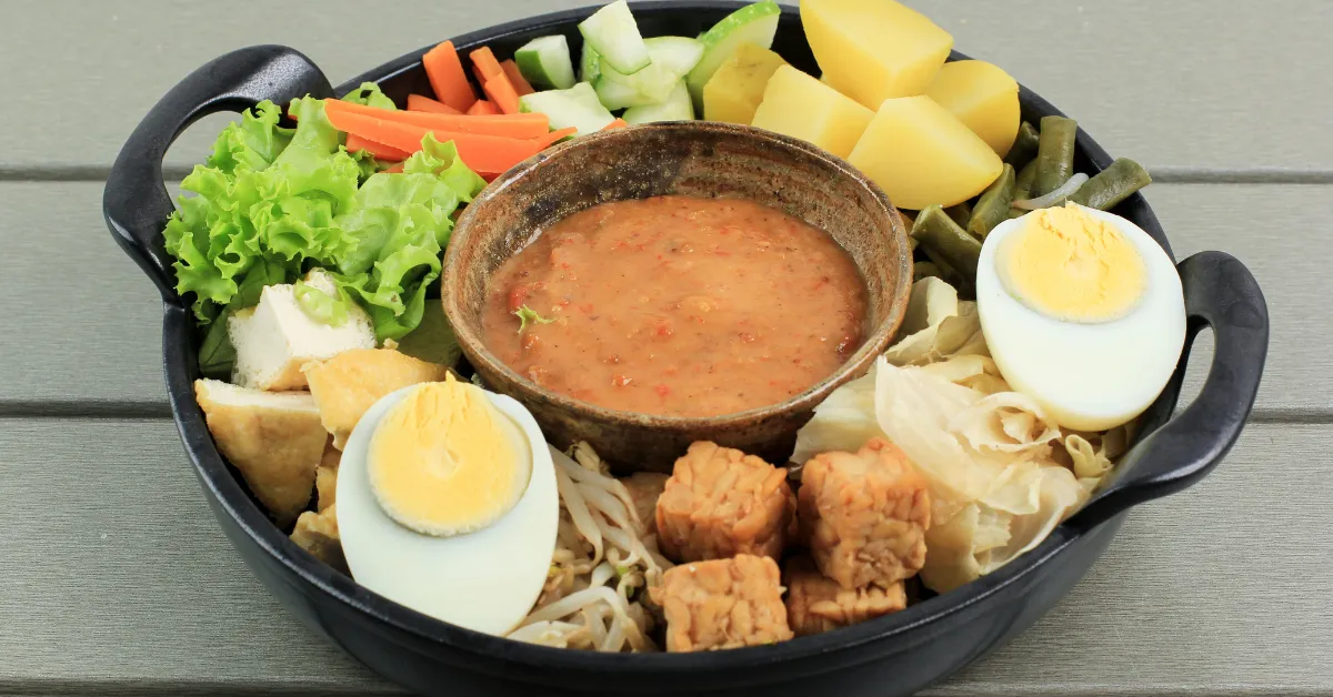10 Makanan Indonesia yang Kerap Dirindukan Perantau di Luar Negeri 14 perantau indonesia rindu gado-gado