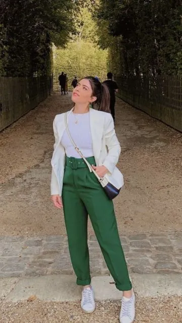 9 Rekomendasi Warna Baju yang Cocok dengan Celana Hijau, Nggak Pusing Mikirin OOTD Lagi! 11
