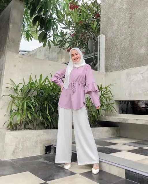 Baju Lilac Cocok dengan Hijab Warna Apa? 10 Mix and Match Ini Bikin Kamu Tampil Stylish! 11