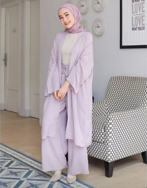 Baju Lilac Cocok dengan Hijab Warna Apa? 10 Mix and Match Ini Bikin Kamu Tampil Stylish! 12
