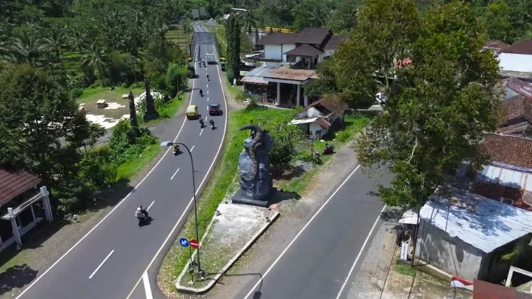 Tugu Biawak Wonosobo Viral! Ini Daftar Tugu Unik di Indonesia yang Terkenal 5