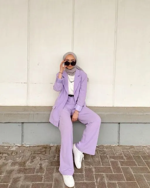 Baju Lilac Cocok dengan Hijab Warna Apa? 10 Mix and Match Ini Bikin Kamu Tampil Stylish! 17