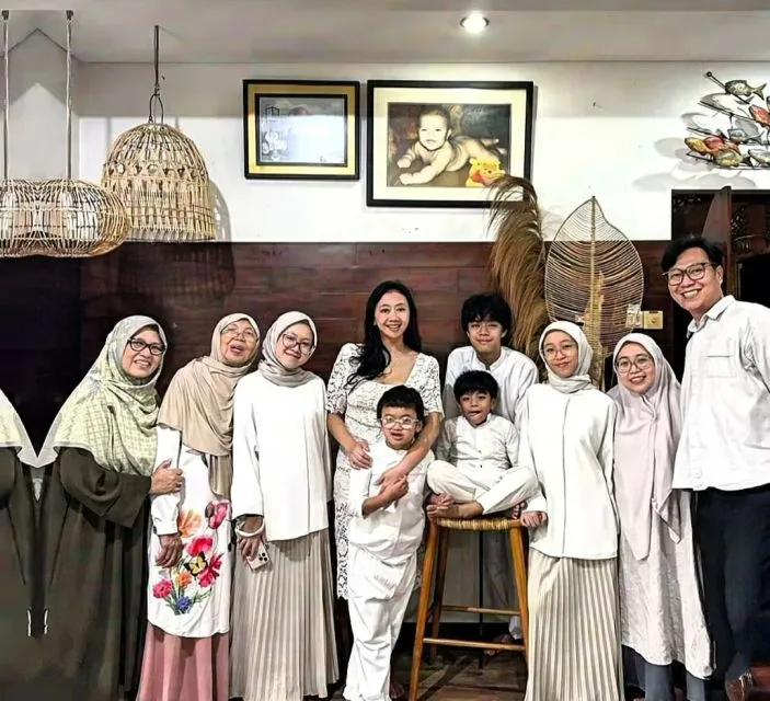 5 Artis Bercerai Setelah Menikah Lama: Realita Kelam di Balik Pernikahan Sempurna 7 artis bercerai setelah menikah lama Asri welas
