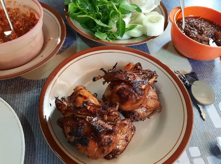 Ayam Goreng Widuran Solo Ternyata Tidak Halal, Ini 7 Toko Ayam Goreng Dijamin Halal & Enak di Solo! 10