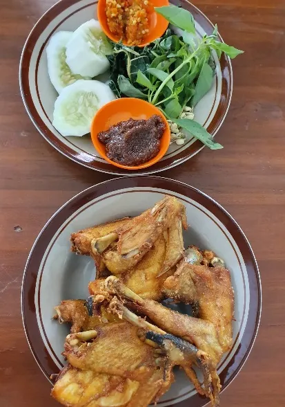 Ayam Goreng Widuran Solo Ternyata Tidak Halal, Ini 7 Toko Ayam Goreng Dijamin Halal & Enak di Solo! 11