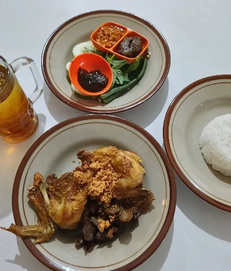 Ayam Goreng Widuran Solo Ternyata Tidak Halal, Ini 7 Toko Ayam Goreng Dijamin Halal & Enak di Solo! 13