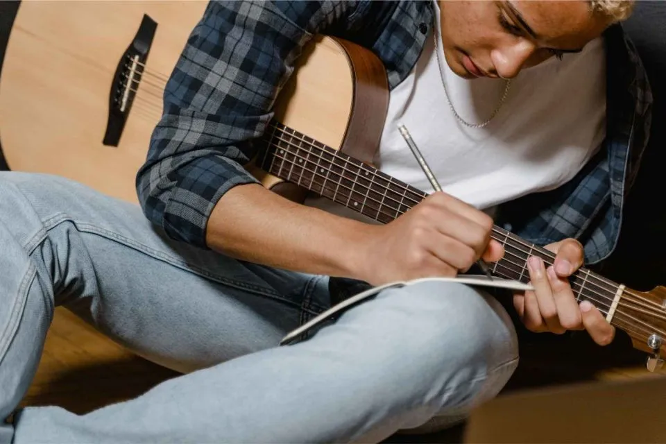Lagu Bernadya Dituduh Plagiat?5 Hal yang Sering Disalahpahami Soal Plagiarisme Musik. 10 Terinspirasi tak selalu plagiat