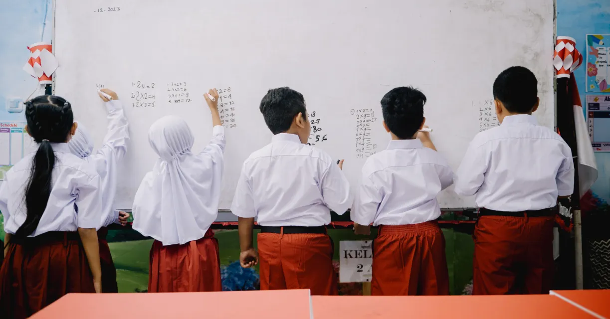 Ini 5 Alarm Darurat Krisis Pendidikan Di Momen Hardiknas: Bacaan Salah, Hitungan Lupa, Tak Tahu Fakta Umum. 7 krisis pendidikan anak sekolah