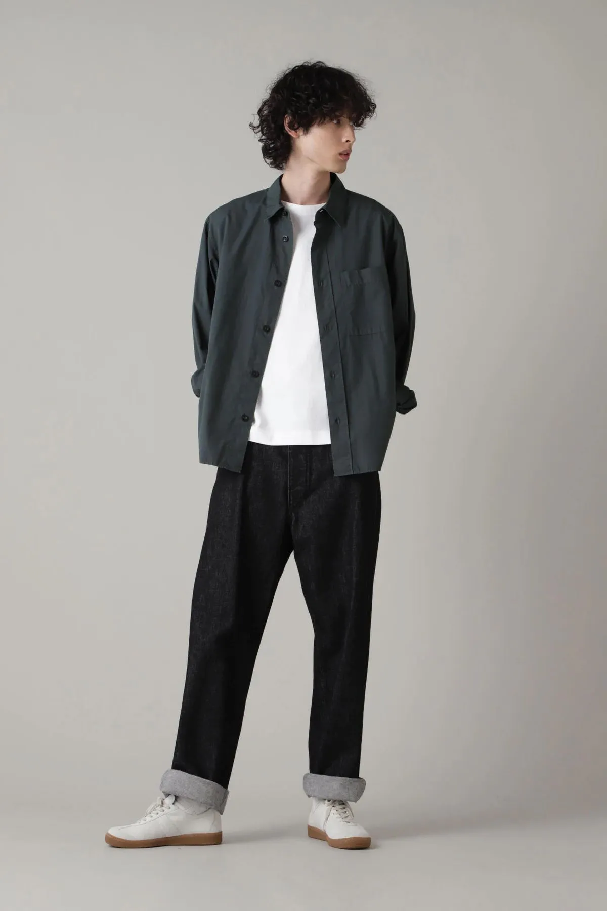 7 Inspirasi Outfit Bukber Pria yang Stylish & Nyaman 10 kemeja overshirt pria